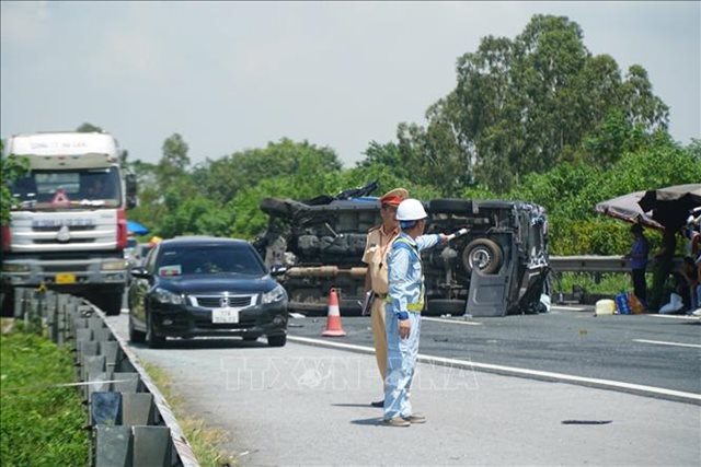 Vụ tai nạn trên cao tốc Cầu Giẽ - Ninh Bình: Huy động nhân lực cấp cứu các nạn nhân
